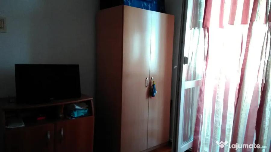 Apartament cu 3 camere decomandat în Lipovei
