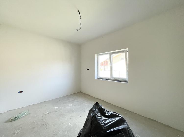 Duplex cu 3 camere cu Canalizare în Moșnița Veche