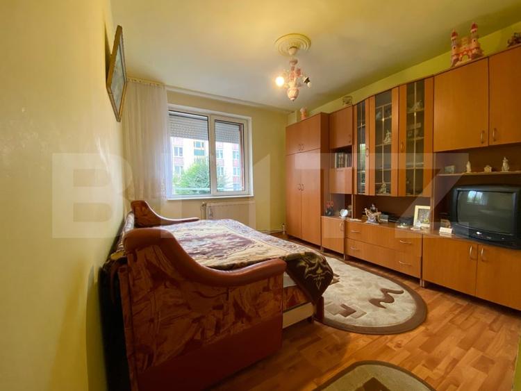 Apartament cu 3 camere decomandat, mobilat în 22 Decembrie