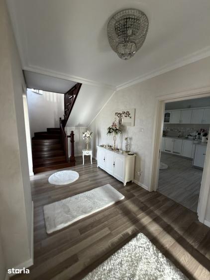 Casă cu 5 camere cu Teren 2400 Mp în Central