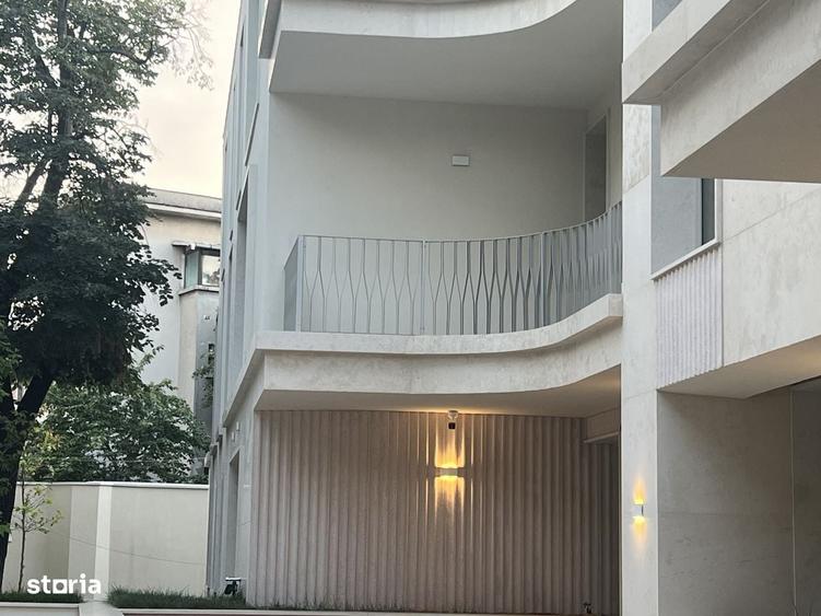 Apartament cu 4 camere în Armeneasca