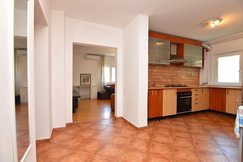 Apartament cu 3 camere decomandat, mobilat în Unirii