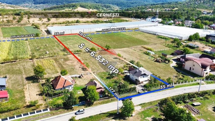 Casă individuală cu 5 camere cu Teren 6532 Mp în Cernești