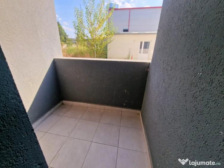 Garsonieră decomandată în Roșu