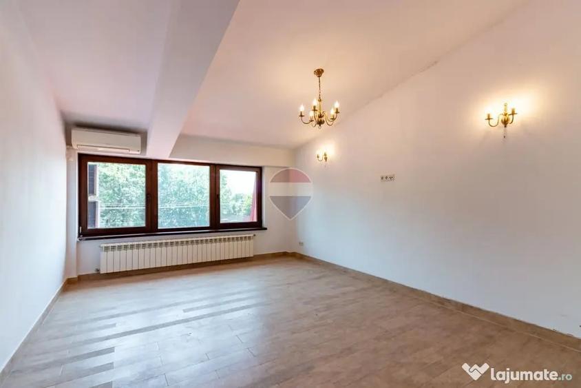 Casă cu 3 camere cu Teren 235 Mp în Ferentari
