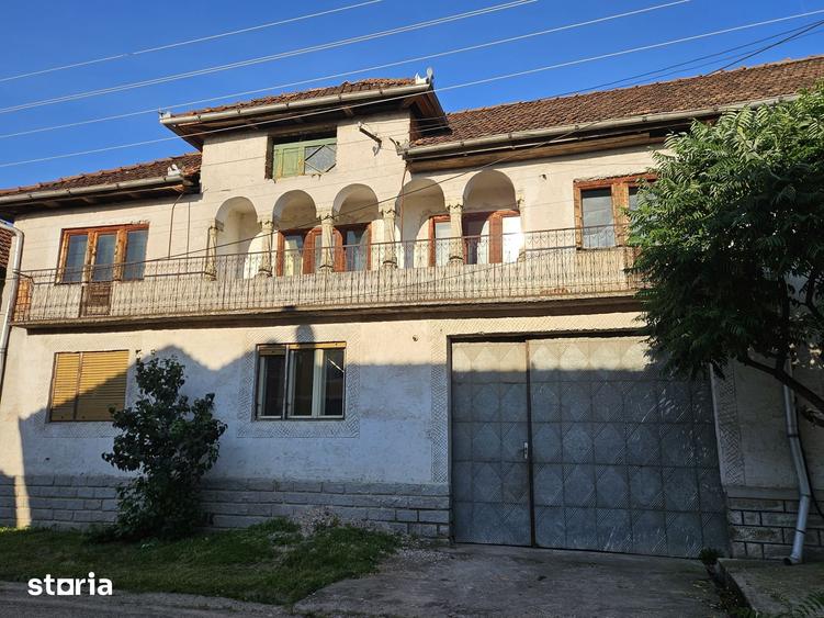 Casă cu 6 camere cu Teren 2000 Mp în Buntești