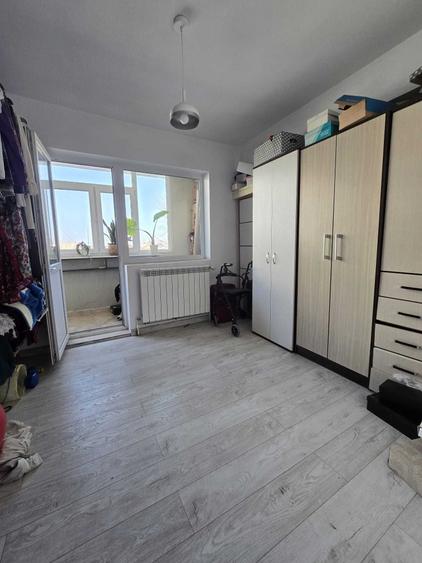 Apartament cu 4 camere semidecomandat în Exterior Vest