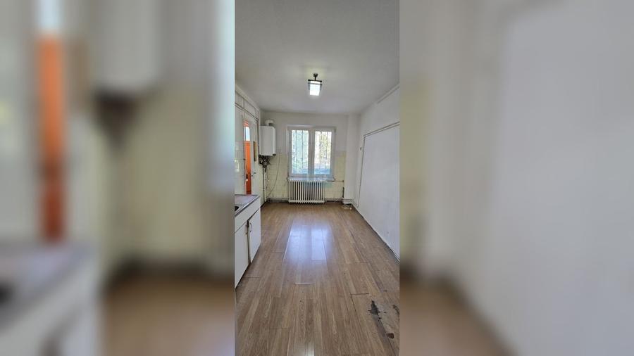Apartament cu 4 camere decomandat în Punctele Cardinale