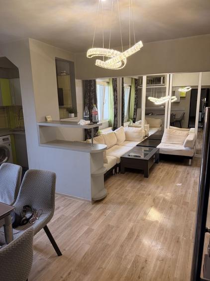 Apartament cu 3 camere decomandat în Lazaret