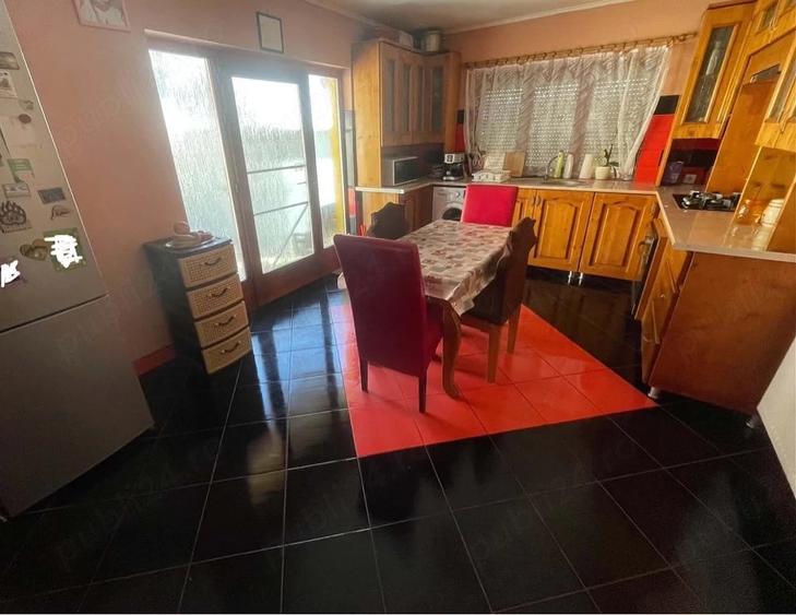 Casă cu 3 camere cu Teren 426 Mp în Central