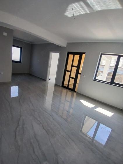 Casă cu 3 camere cu Teren 220 Mp în Central