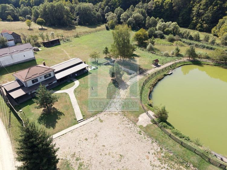 Casă cu 7 camere cu Canalizare în Valea Dobârlăului