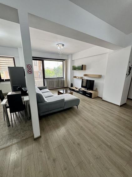 Apartament cu 2 camere semidecomandat, mobilat în Universitate