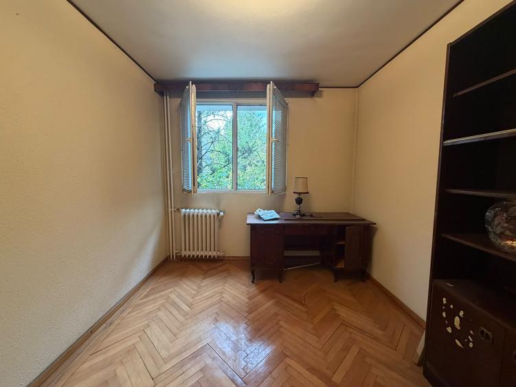 Apartament cu 4 camere decomandat în Titan