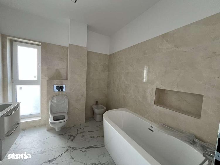 Casă cu 5 camere cu Teren 300 Mp în Central