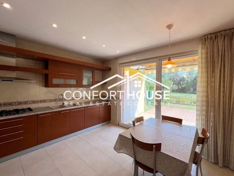 Duplex cu 6 camere cu Piscina în Iancu Nicolae