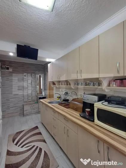Apartament cu 3 camere semidecomandat în Central