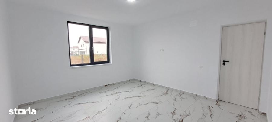 Casă cu 3 camere cu Teren 500 Mp în Săbăreni