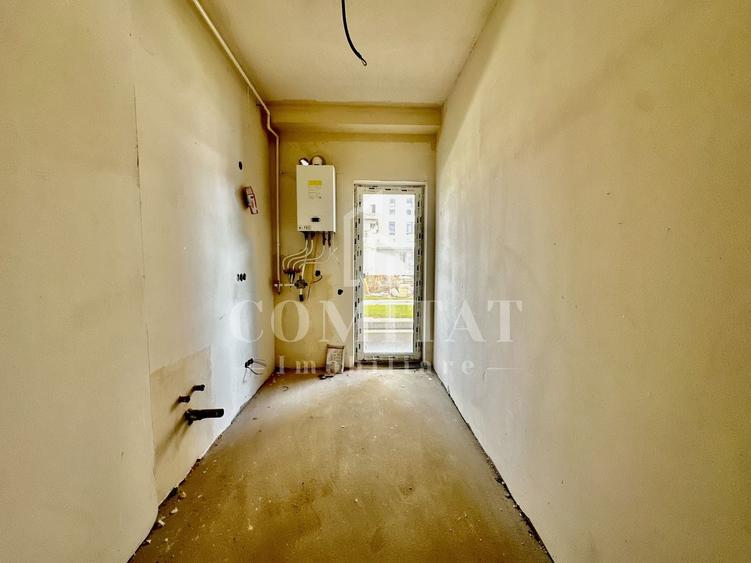 Apartament cu 3 camere semidecomandat în Florești