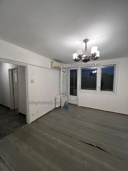 Apartament cu 3 camere semidecomandat în Berceni