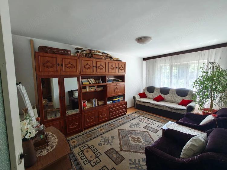Apartament cu 3 camere decomandat în Mihai Bravu