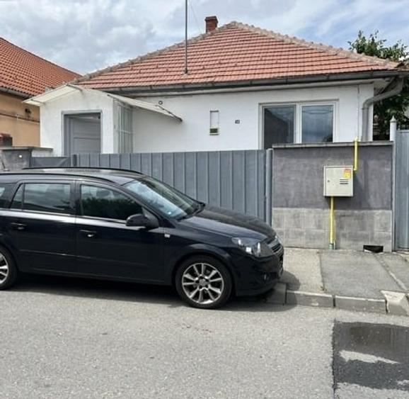 Casă individuală cu 2 camere cu Canalizare în Vasile Aaron
