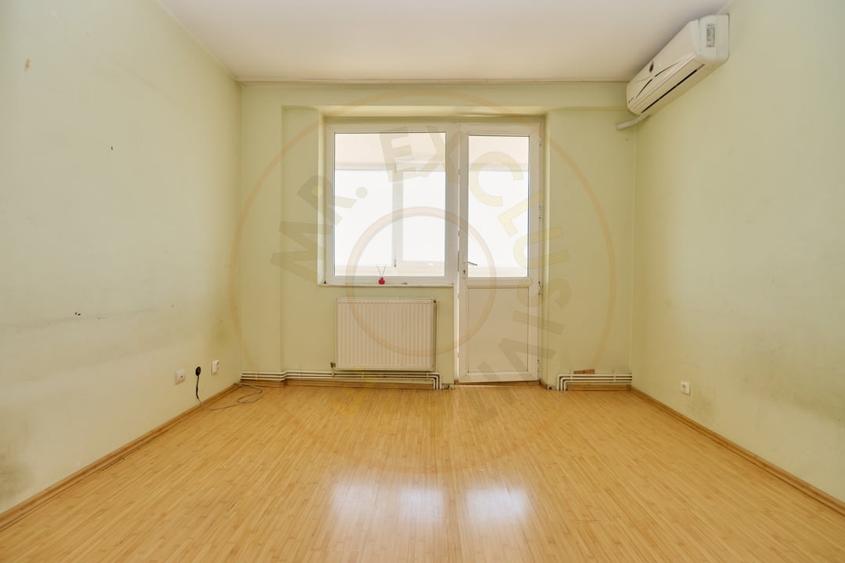 Apartament cu 4 camere decomandat în Craiovei