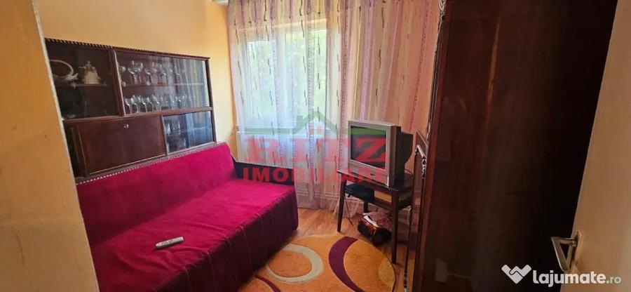 Apartament cu 3 camere nedecomandat în Central