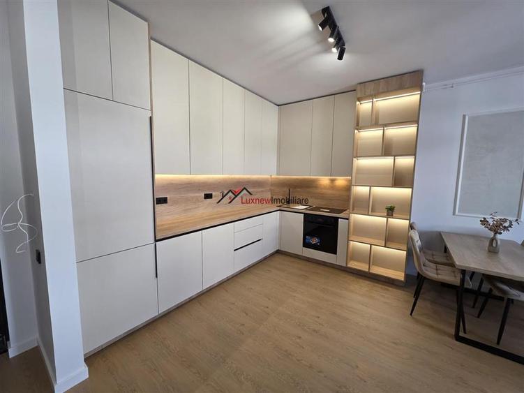 Apartament cu 2 camere semidecomandat, mobilat în Florești
