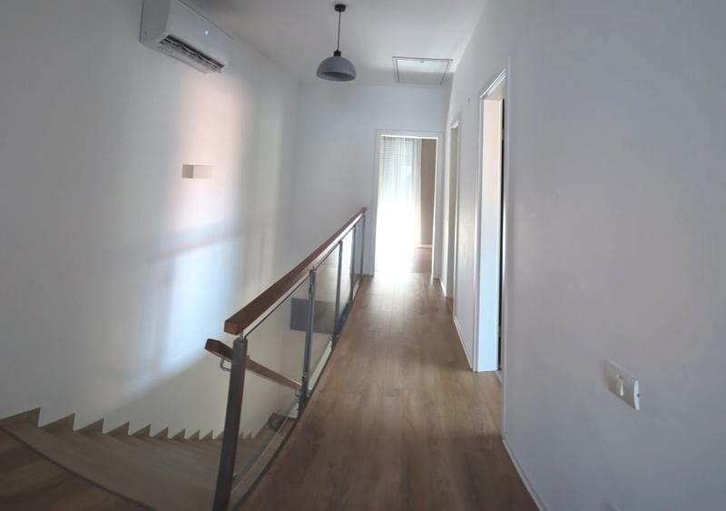 Duplex cu 4 camere cu Canalizare în Aradului