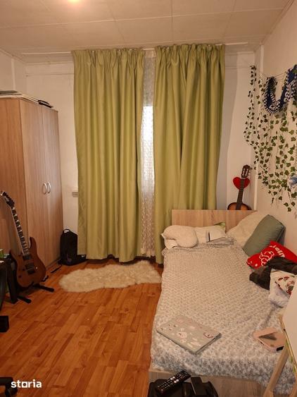 Apartament cu 3 camere decomandat în Rovine