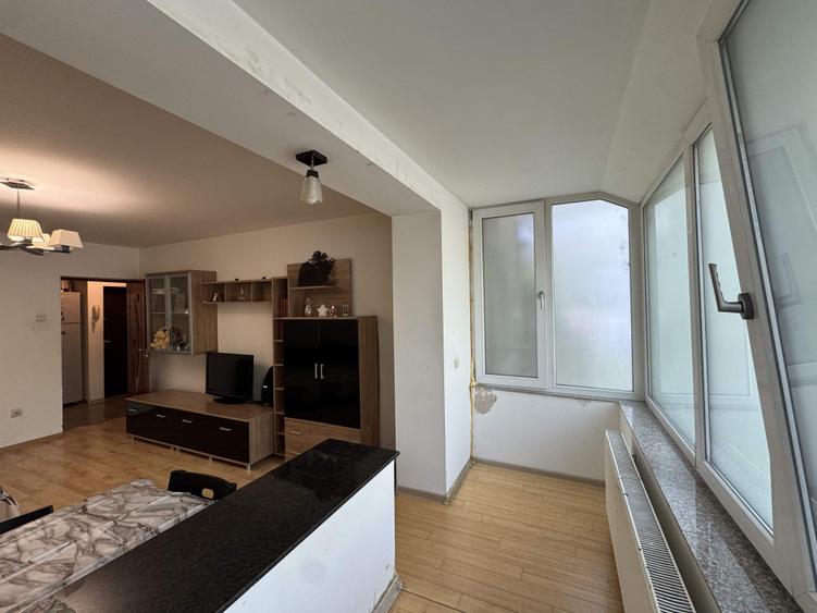 Apartament cu 3 camere semidecomandat în Central