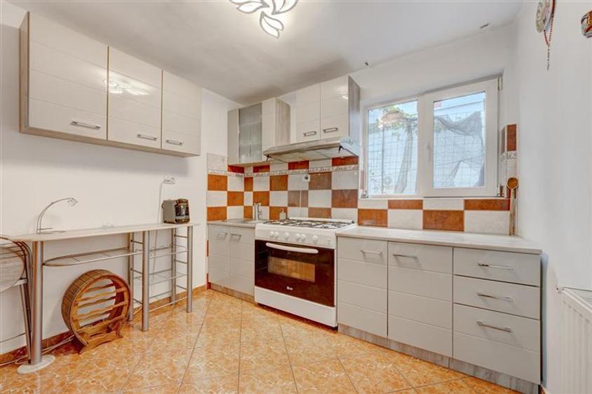 Casă individuală cu 7 camere cu Canalizare în 23 August (Cațelul)