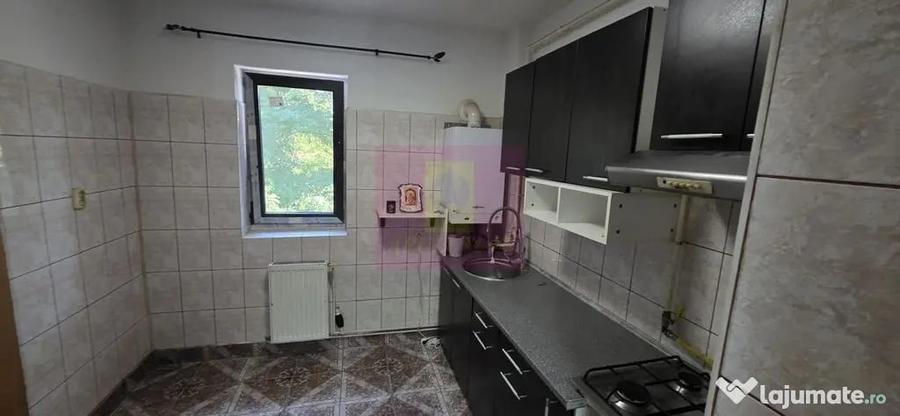 Apartament cu 2 camere decomandat în Poiana
