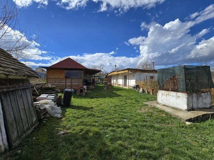 Casă individuală cu 3 camere cu Teren 2876 Mp în Herneacova