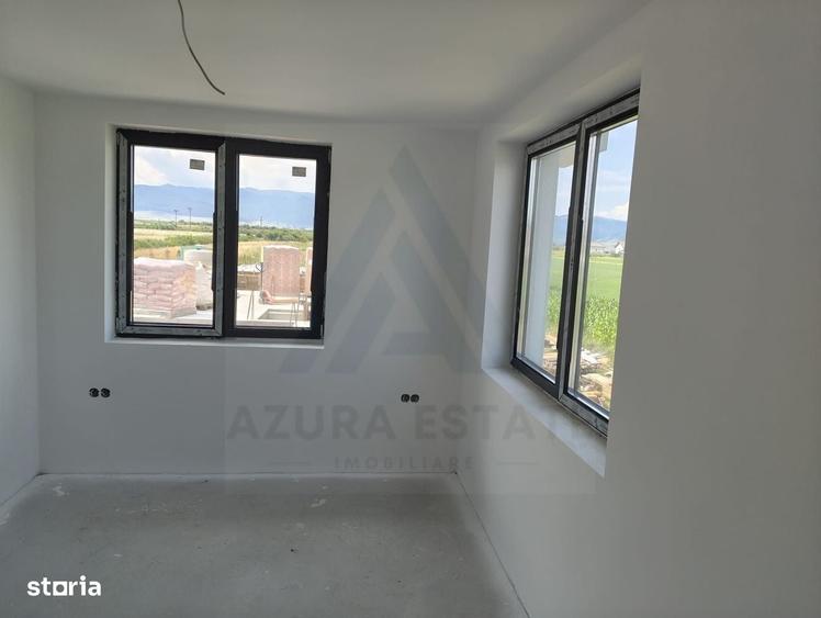 Casă cu 4 camere în Cristian