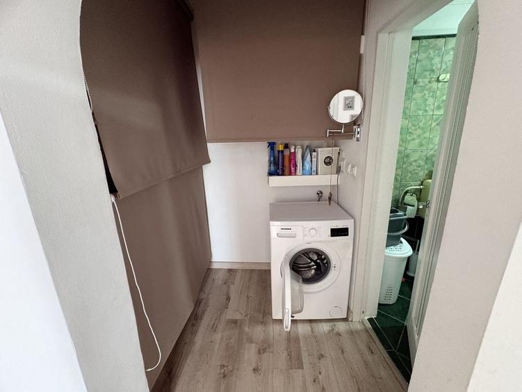 Apartament cu 3 camere decomandat în Exterior Vest