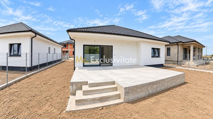 Casă individuală cu 4 camere cu Canalizare în Exterior Est