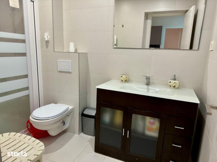 Apartament cu 3 camere semidecomandat în Intim