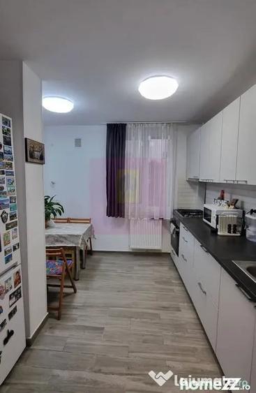Apartament cu 3 camere decomandat în P-ța Reșița