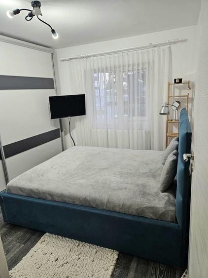 Apartament cu 3 camere decomandat, mobilat în Faleza Nord