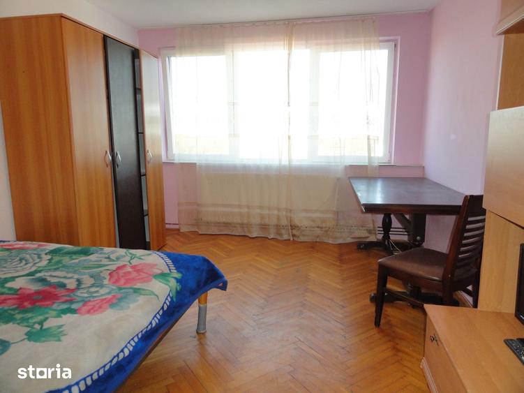 Apartament cu 2 camere decomandat în Romanilor