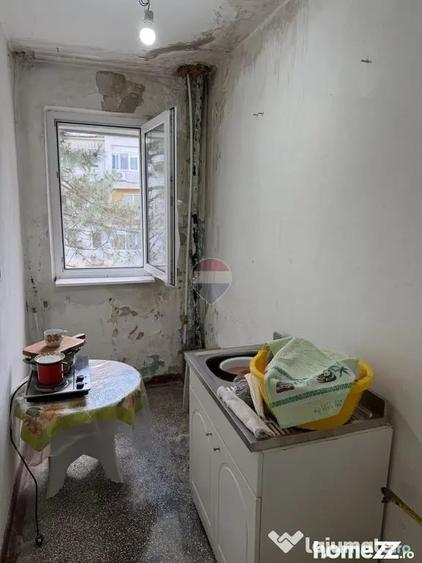 Apartament cu 3 camere decomandat în Sud
