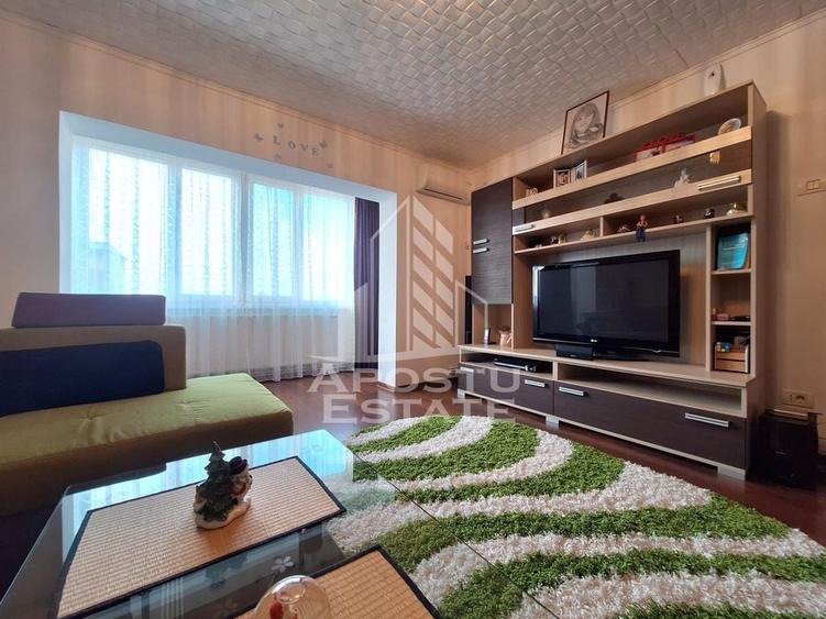 Apartament cu 3 camere decomandat în Boul Roșu