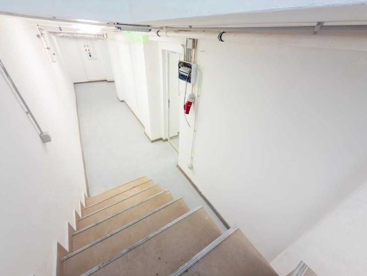 Spațiu comercial, de 360 mp, în Est