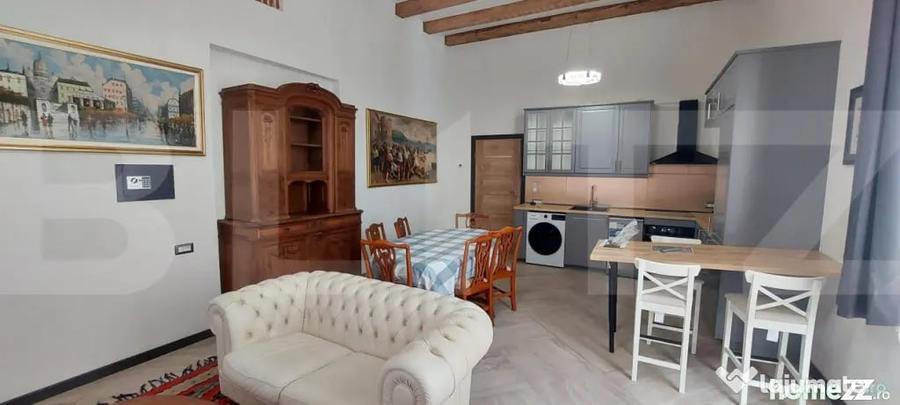Apartament cu 2 camere decomandat, mobilat în Central