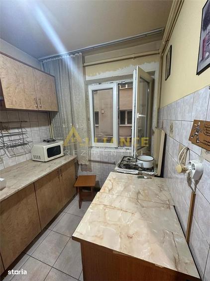 Apartament cu 3 camere decomandat, mobilat în Giurgiului
