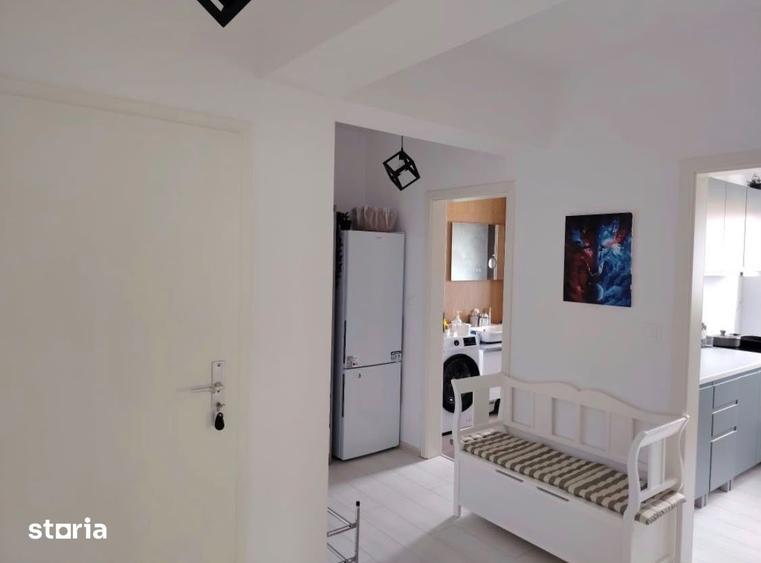 Apartament cu 2 camere decomandat în Tractorul