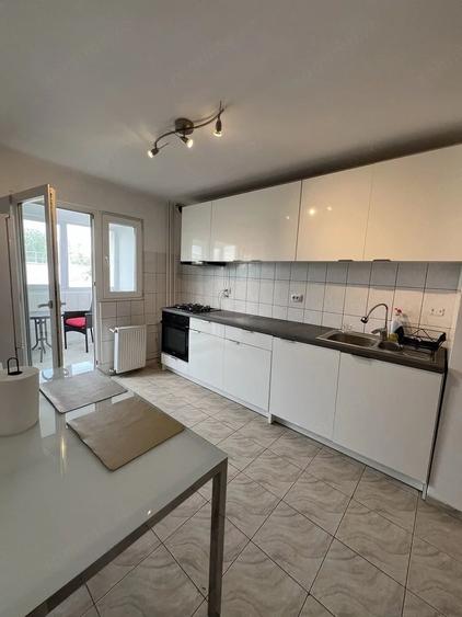 Apartament cu 4 camere decomandat în Pantelimon