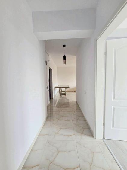 Apartament cu 3 camere decomandat în Dobroești